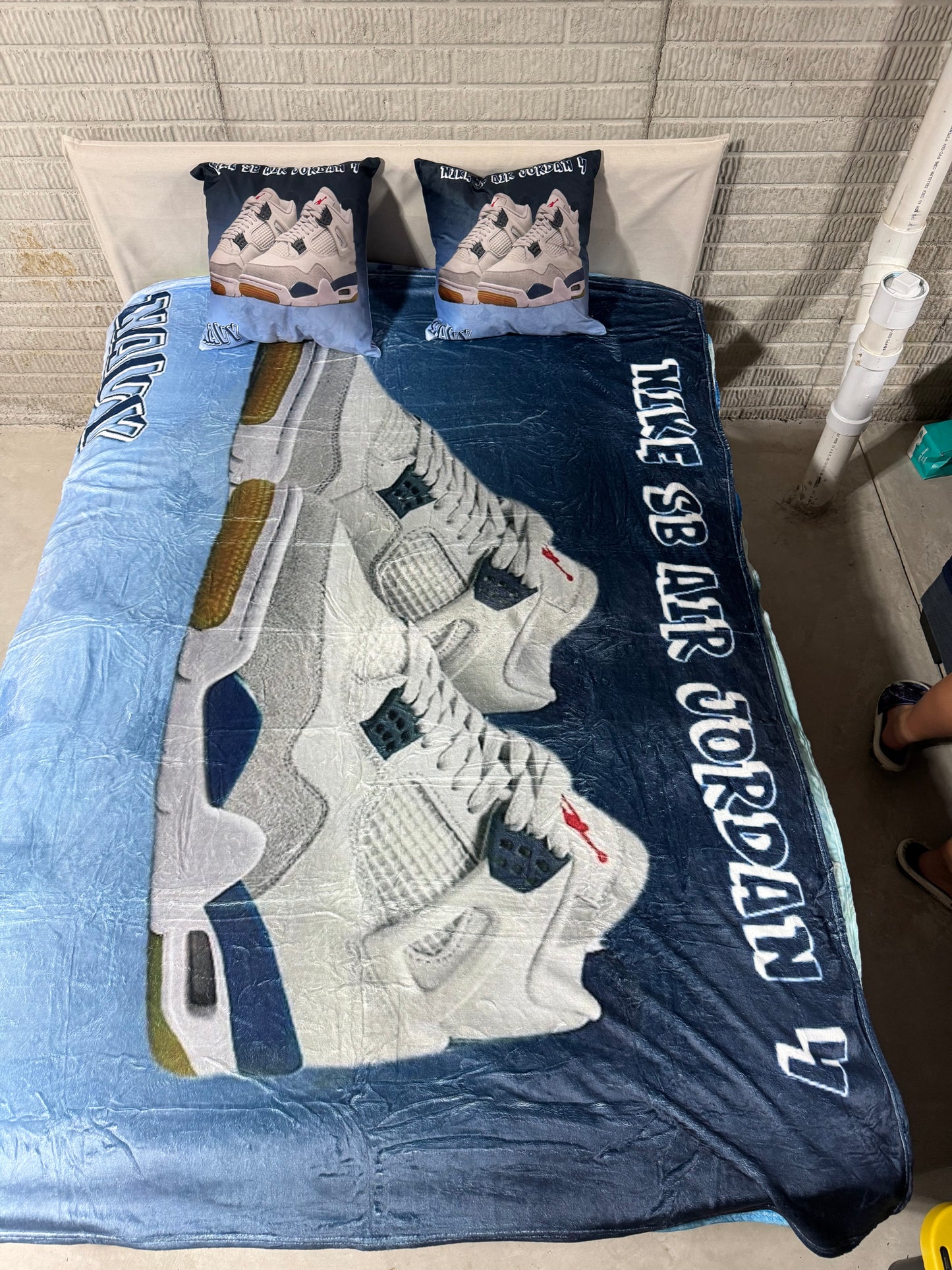 Air Jordan 4 Navy SB