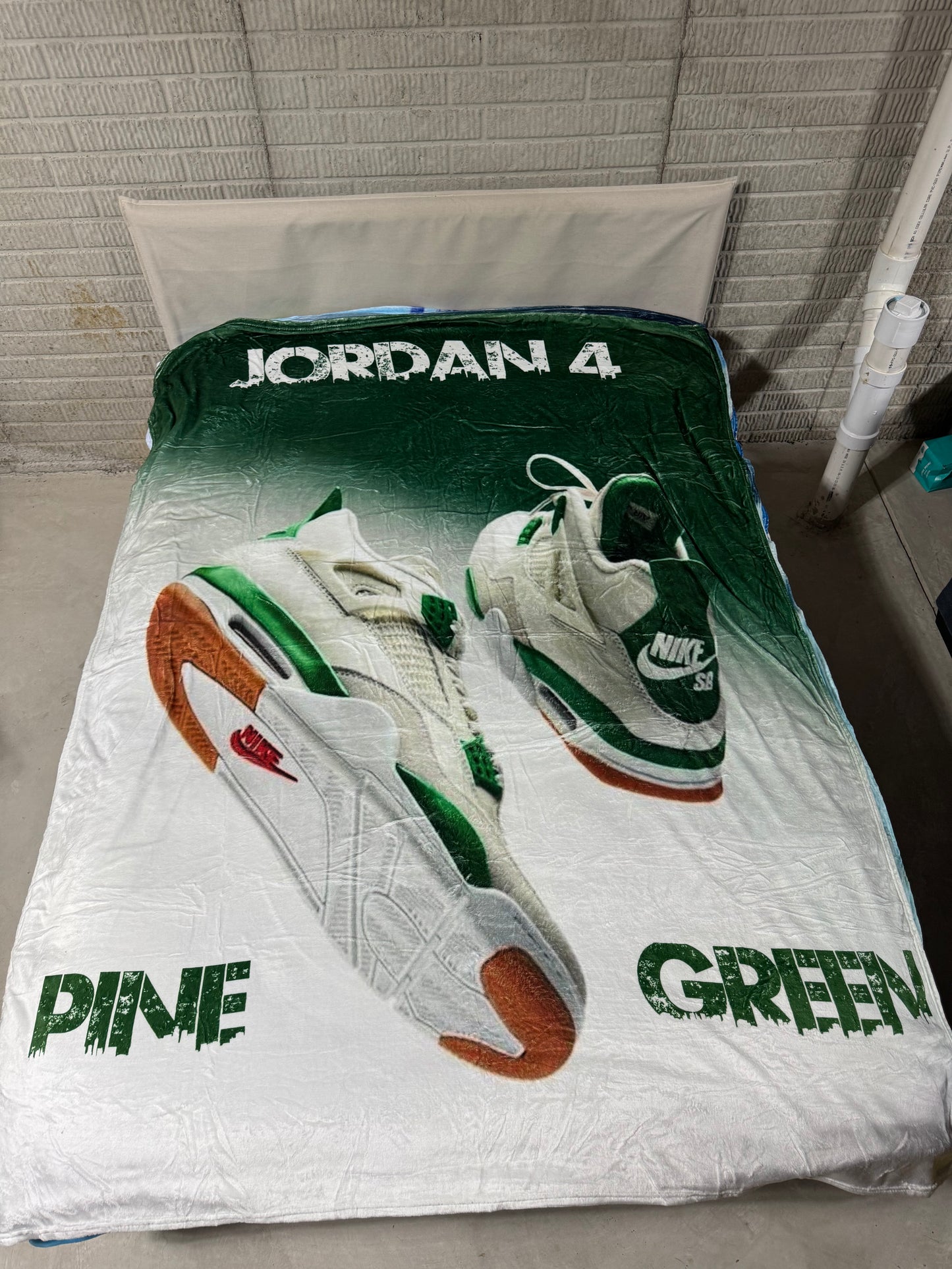 Air Jordan 4 SB Pine Green